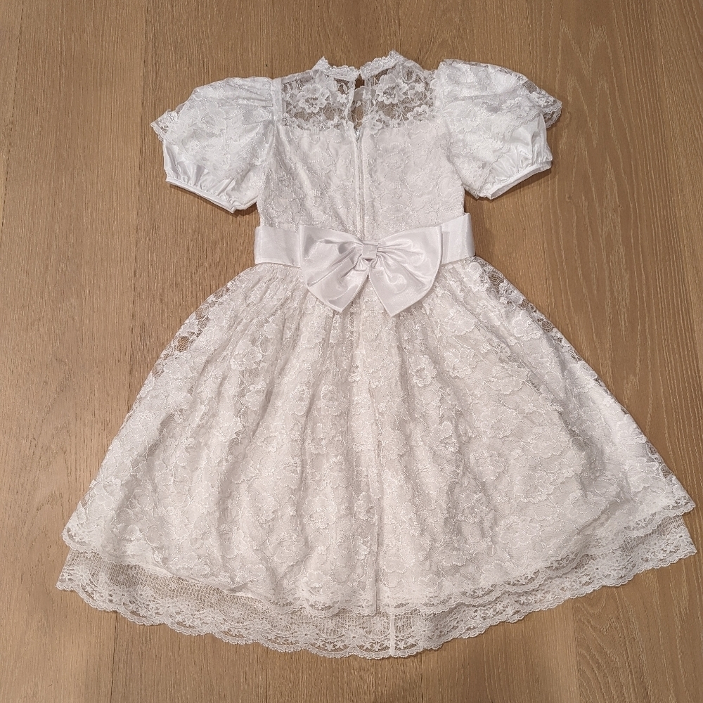 Elegant Vintage White Lace Dress with Puff Sleeves - Picture 7 of 7